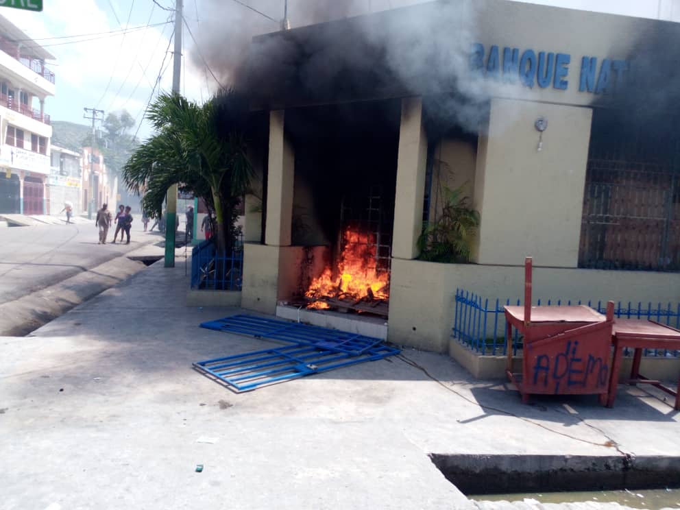 La succursale de la BNC à Saint Marc incendié