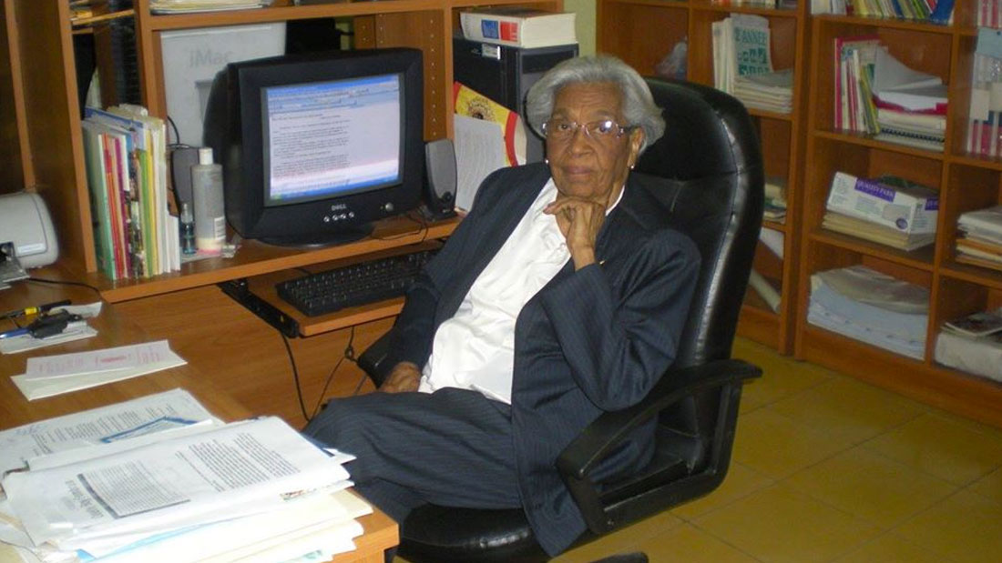 Odette Roy Fombrun, âgée de 103 ans, attristée de l'état de délabrement dans lequel elle va laisser son pays