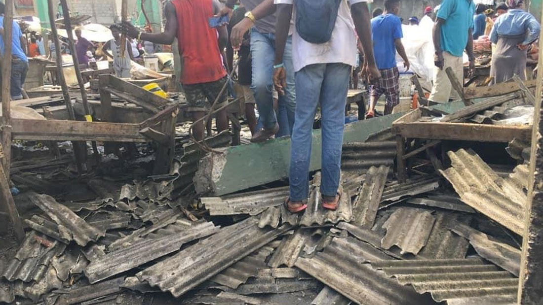 Au moins un mort et 5 blessés lors de l'effondrement d'un marché public à Port-de-Paix