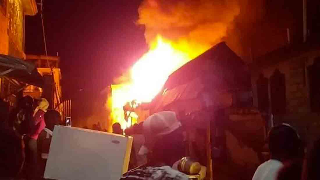 Une maison incendiée à Port-de-Paix suite à un choc électrique