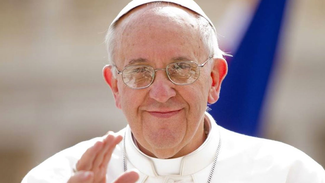 Le pape critique les personnes partant en vacances pour fuir les mesures contre la Covid-19