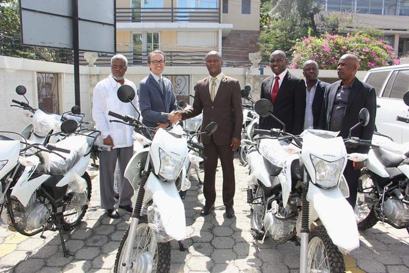 Le MENFP et l’UNICEF ont distribué 14 motos à trois Directions Départementales d'Education