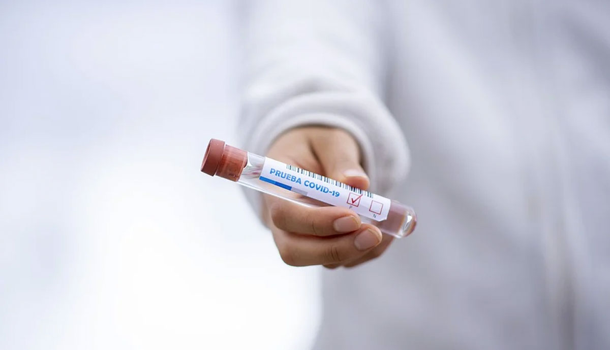 COVID 19: Redoutant un "raz-de-marée d'Omicron", le Royaume-Uni opte pour une troisième dose de vaccin