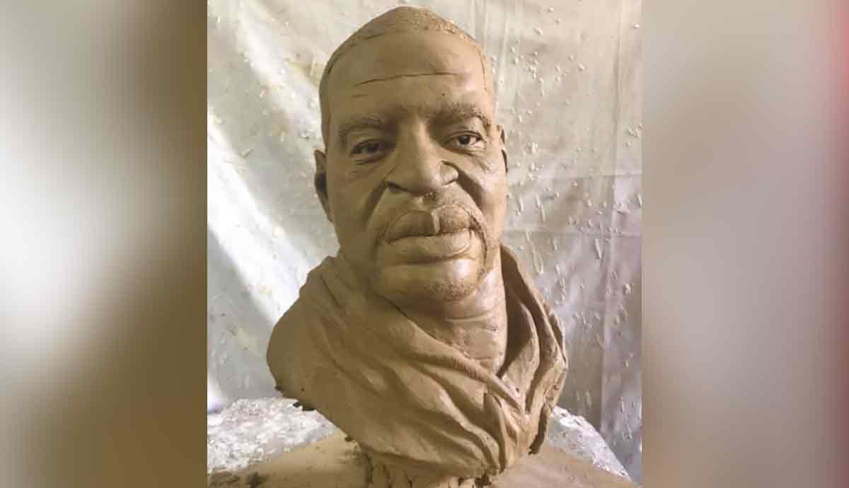 Une sculpture préparée par un Haïtien vivant en Haïti en mémoire de Georges Floyd