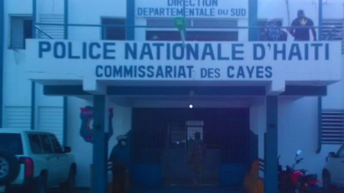 Deux présumés bandits arrêtés aux Cayes pour l'assassinat à Martissant du policier Phillin Maurice