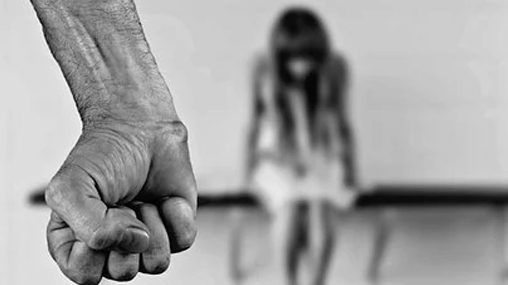 Une mineure de 13 ans violée, un "pasteur" et sa femme arrêtés