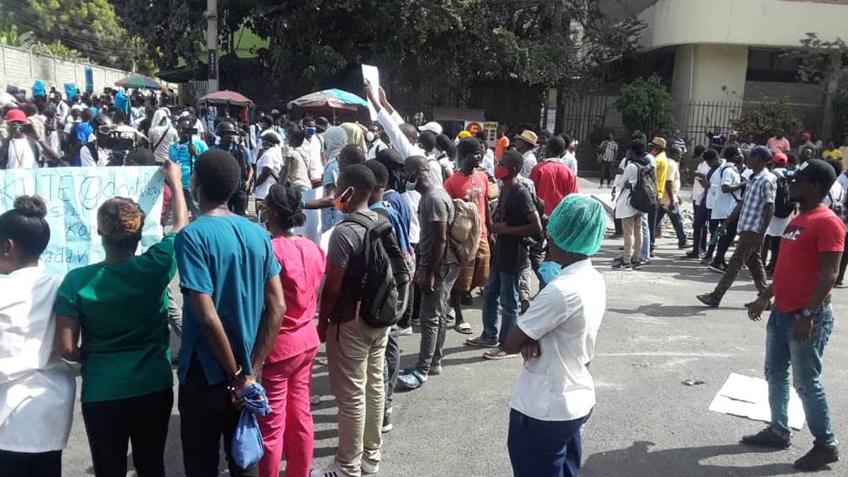 La manifestation des médecins violemment dispersée par la Police dans les parages du Champ-de-Mars
