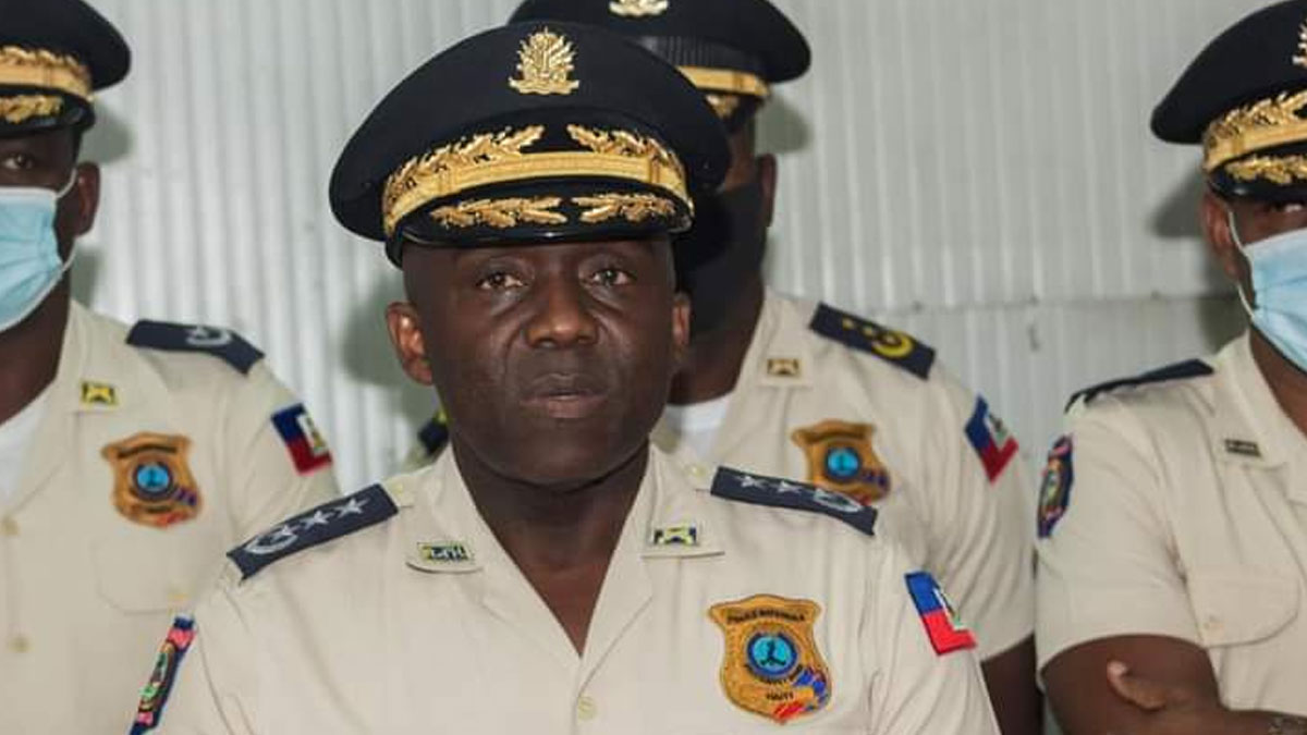Selon la PNH, les gangs armés de Simon Pelé ont secouru la “Universal Motors” et un policier tué