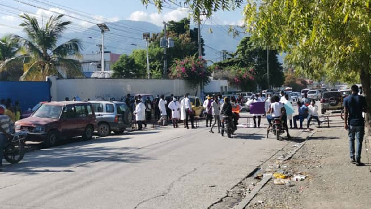 Kidnapping : Manifestation des employés du Laboratoire National pour exiger la libération de Berthony Sylva et son beau-frère