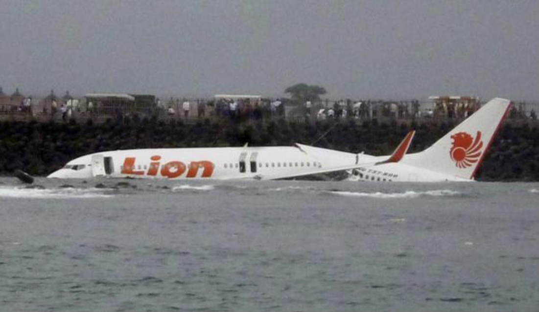 Un avion indonésien écrasé avec 62 passagers à bord