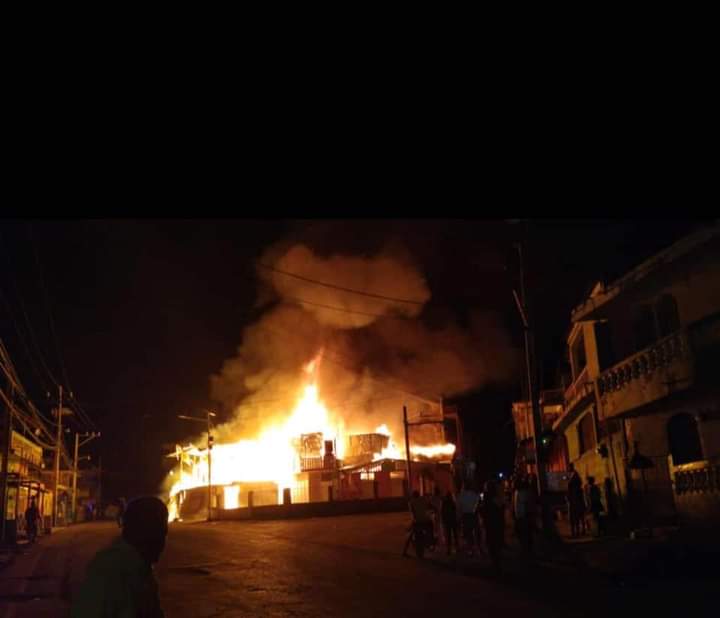 Le stand principal du carnaval de Jacmel incendié