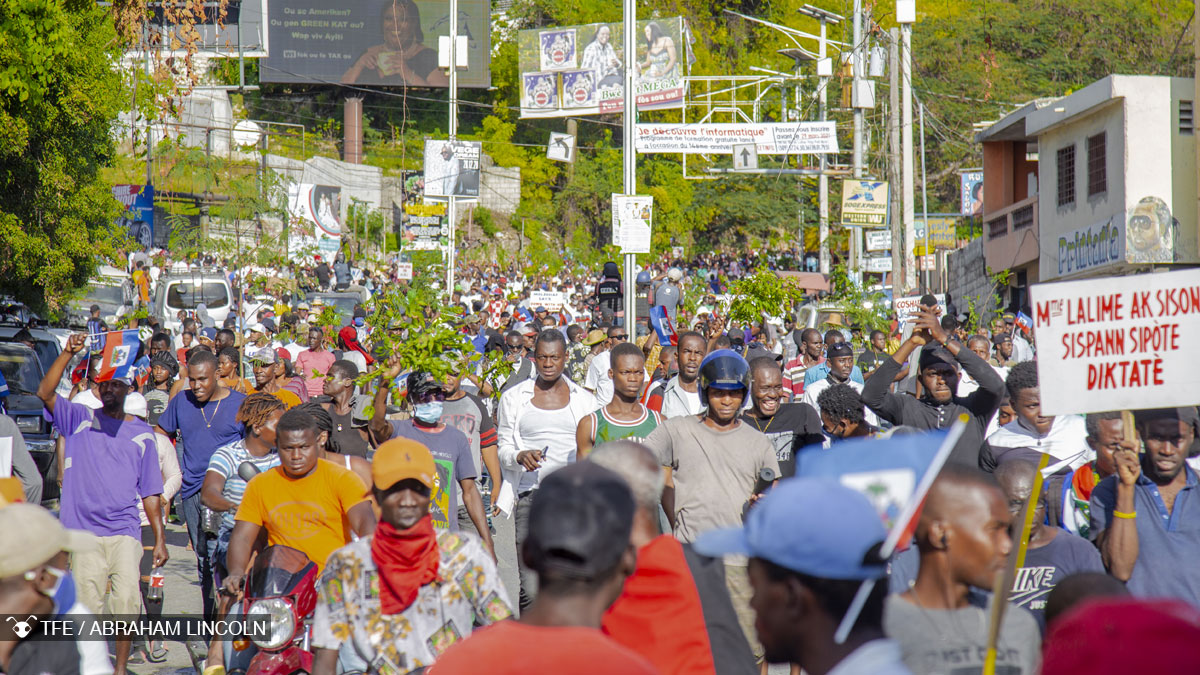 Haïti, le passage de la démocratie représentative en monarchie absolue quasiment fait
