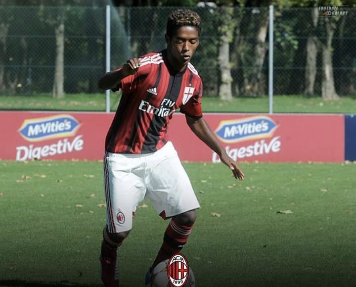 Un jeune joueur du Milan AC, 20 ans, s’est suicidé à cause des insultes racistes