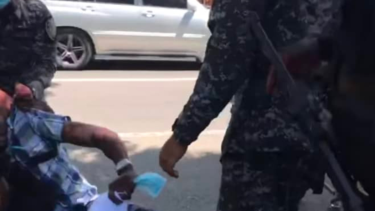 République Dominicaine : Des étudiants haïtiens battus et trainés au sol par des soldats dominicains