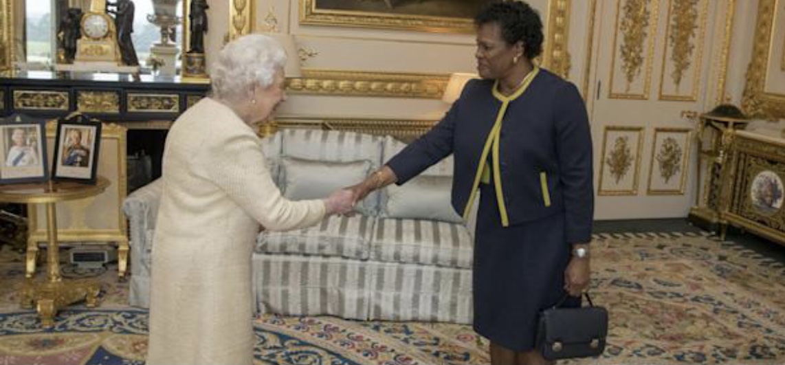 La reine Elizabeth II félicite la nouvelle cheffe de la Barbade