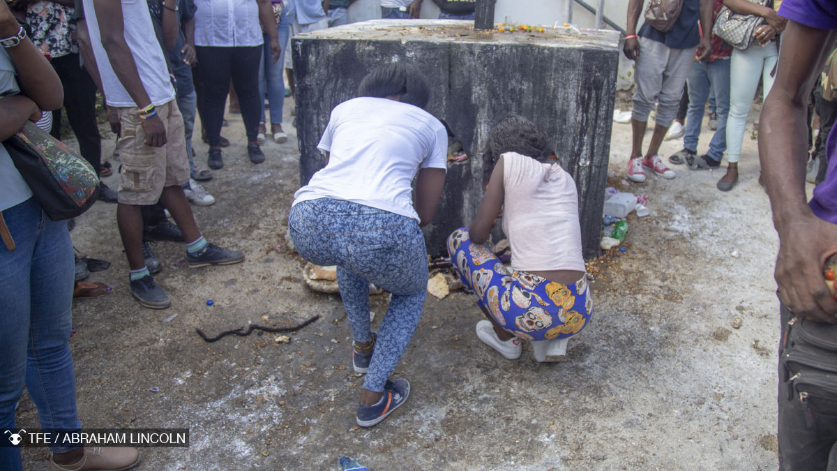 Guédés à Port-au-Prince: Un agent de la Mairie tué par un bandit de «Baz Pilat»
