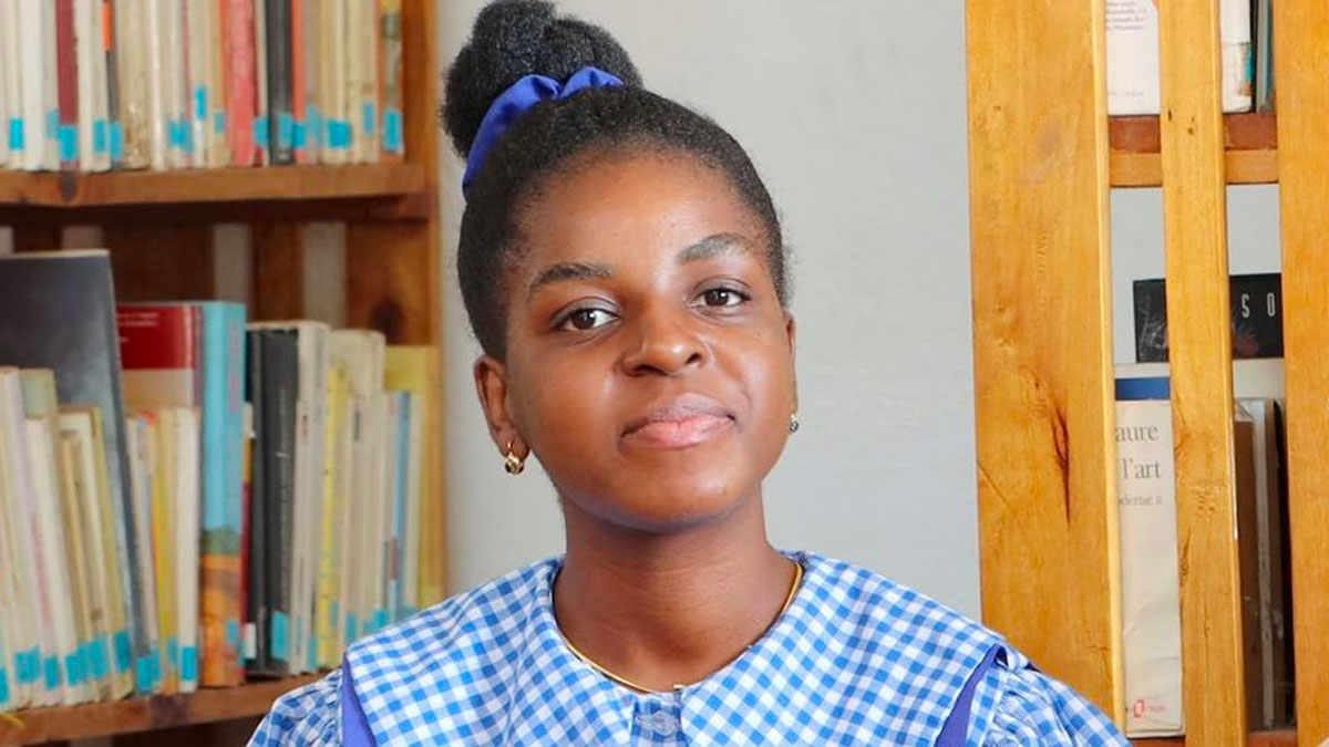 L'écolière Wanessa Charles, 17 ans, lauréate du concours de texte de l'OPC sur les droits humains