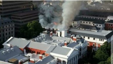 Le parlement Sud-africain en flammes