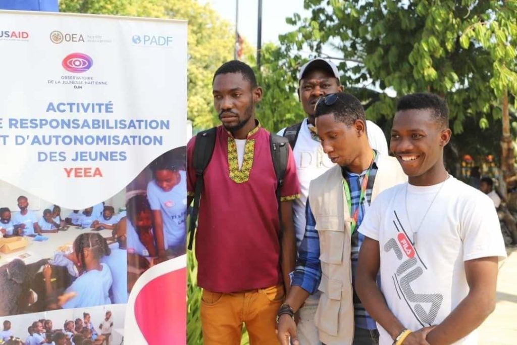 IMPACT-E distribue des kits scolaires à Cité Soleil