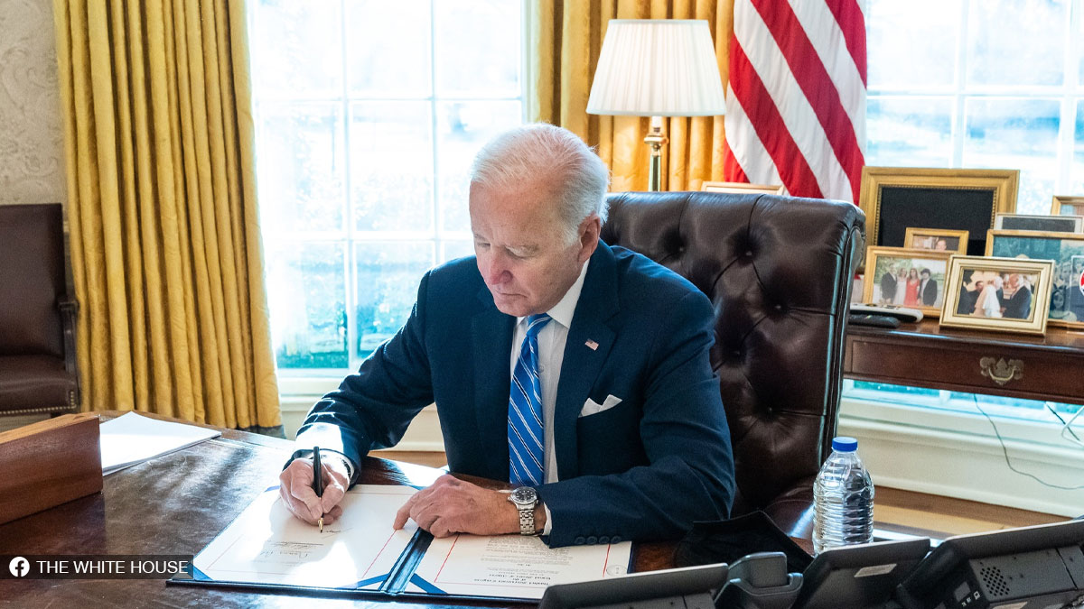 Joe Biden signe la loi autorisant 40 milliards de dollars d'aide à l'Ukraine