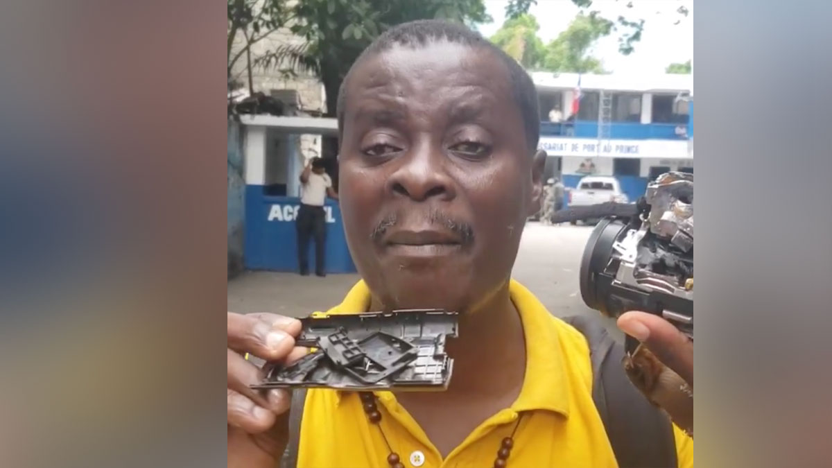 Le journaliste Michaud Joseph a vu sa caméra brisée d'une balle de la Police