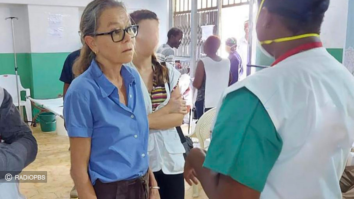 La Coordonnatrice résidente et humanitaire de l’ONU en Haïti Ulrika Richardson visite des malades du choléra