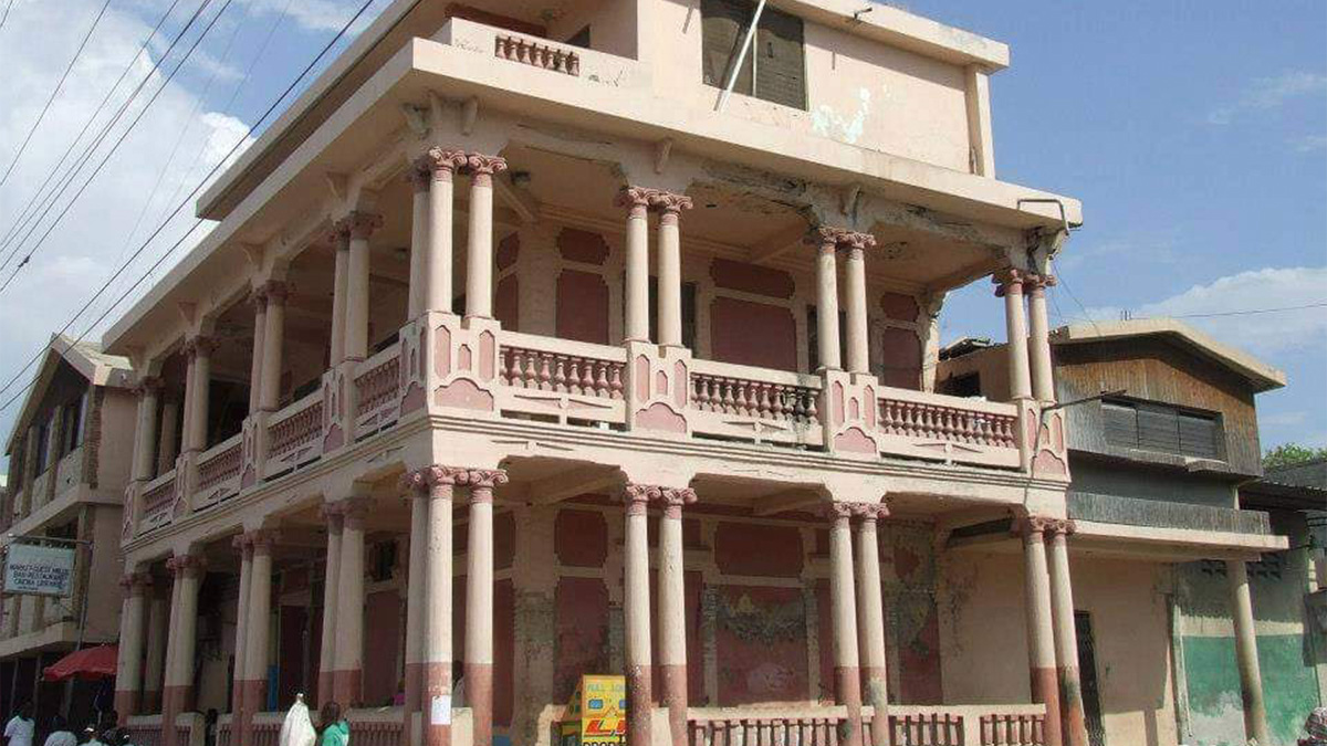 Propriété du ministre de la défense, l'Hôtel "Indépendance" incendié aux Gonaïves