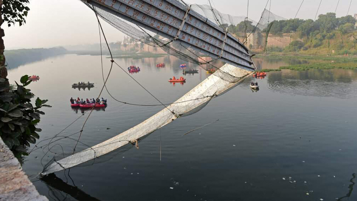 Plus de 130 personnes meurent après l'effondrement d'un pont suspendu, en Inde