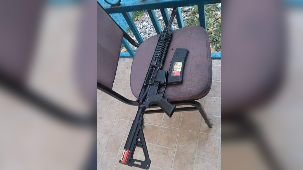 Un chef de gang stoppé avec son fusil AR15 en main à Petite-Rivière de l'Artibonite