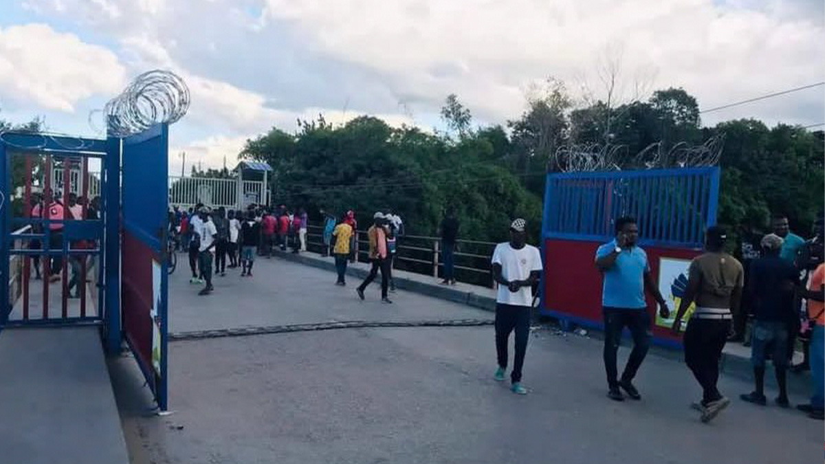 Crise haïtiano-dominicaine : des individus armés et cagoulés ont ouvert la barrière frontalière haïtienne à Ouanaminthe