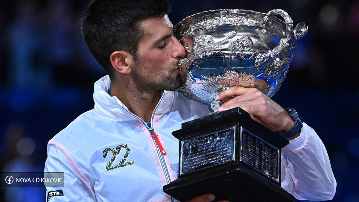 Novak Djokovic remporte l'Open d'Australie pour se mettre à la hauteur de Nadal
