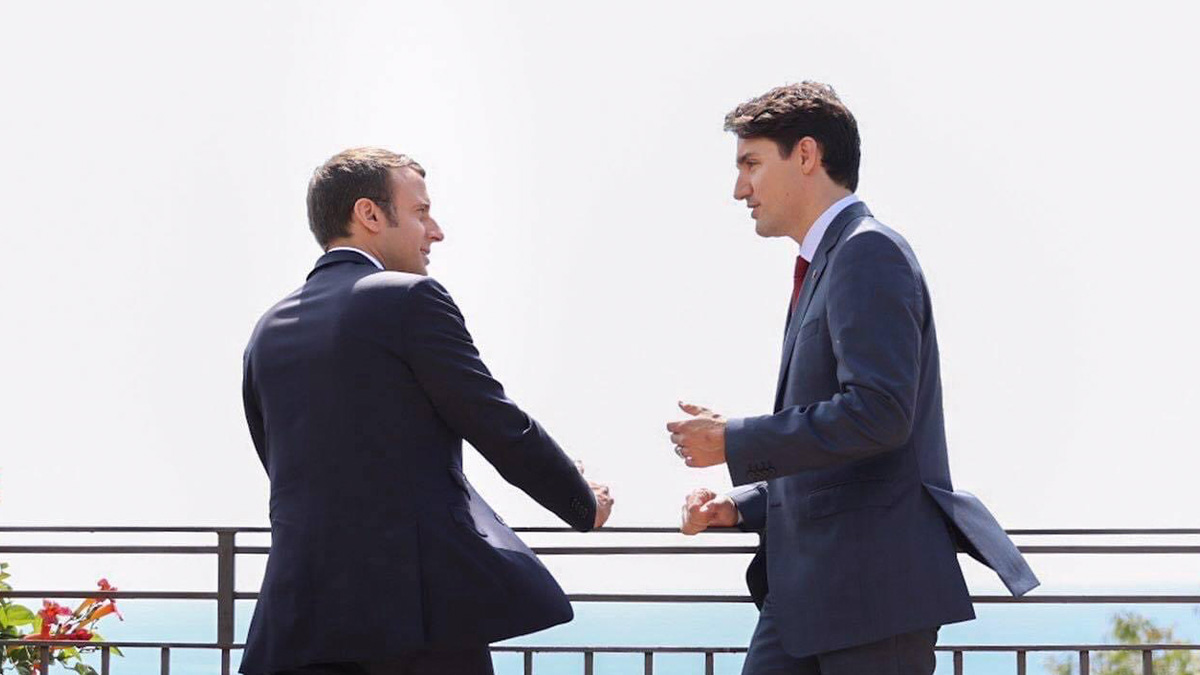 Emmanuel Macron et Justin Trudeau remportent le prix de "l'indignité linguistique" 2022