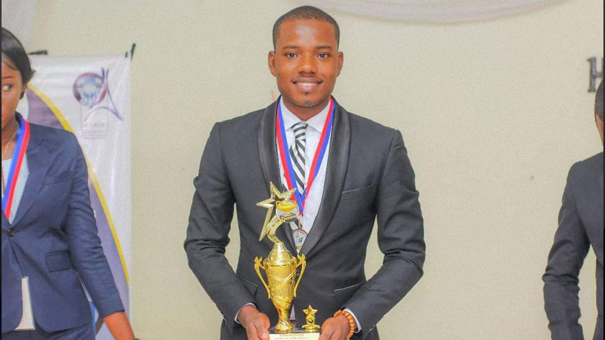 Jean Gardy Charles remporte la 3e édition du concours “Jeune Leader d'Haïti”