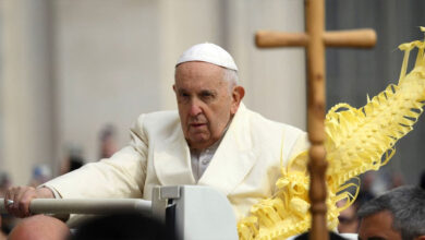 Le pape François autorise l’Église à bénir les couples de même sexe