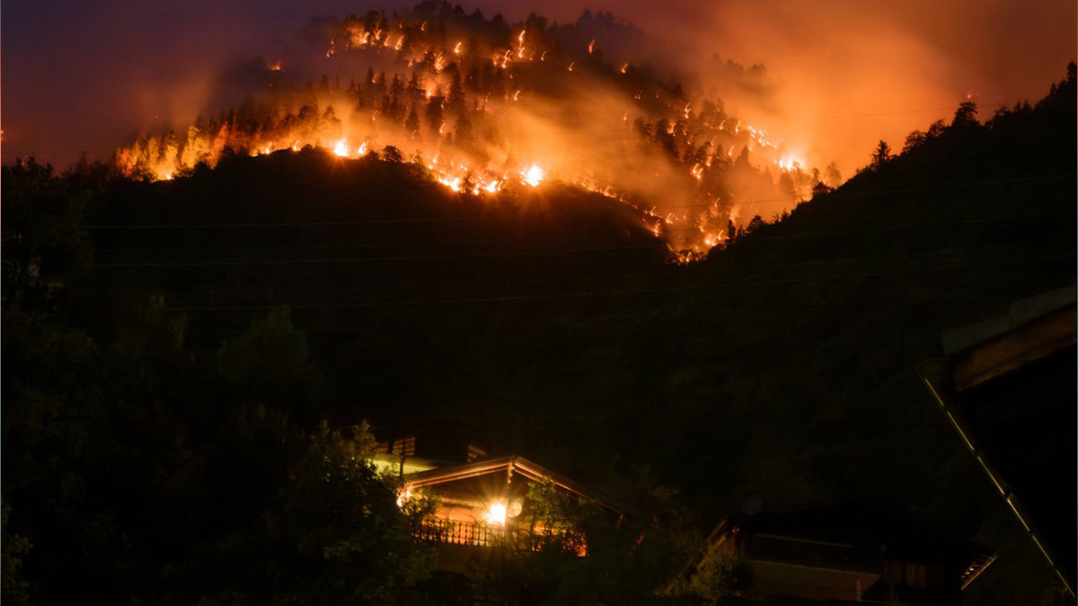 Au moins 4 000 déplacés et environ 4 700 hectares calcinés en raison d'un grave incendie en Espagne