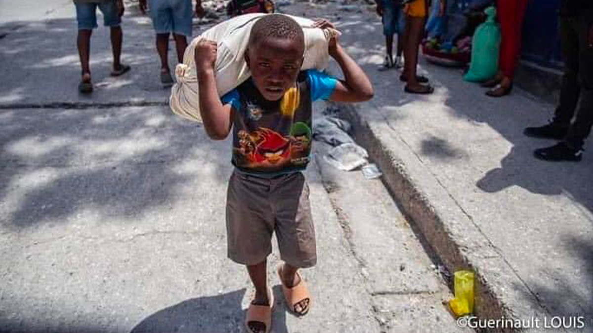 L'intensification de la violence provoque le déplacement de milliers d'enfants à Port-au-Prince, selon UNICEF