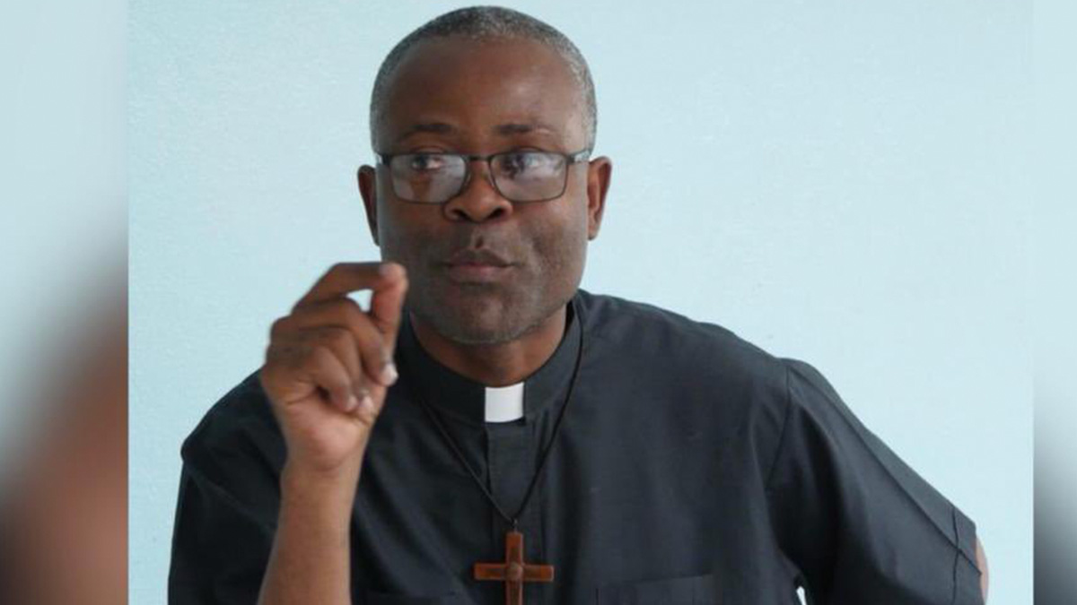 Trafic d'armes et de munitions : le père Mardoché Vil mis en disponibilité par l'Église Épiscopale d'Haïti