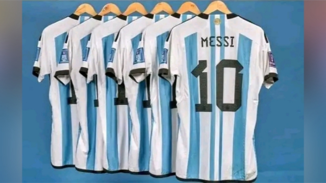 Pour 10 millions de dollars, les maillots que portait Messi au Qatar 2022 seront mis aux enchères