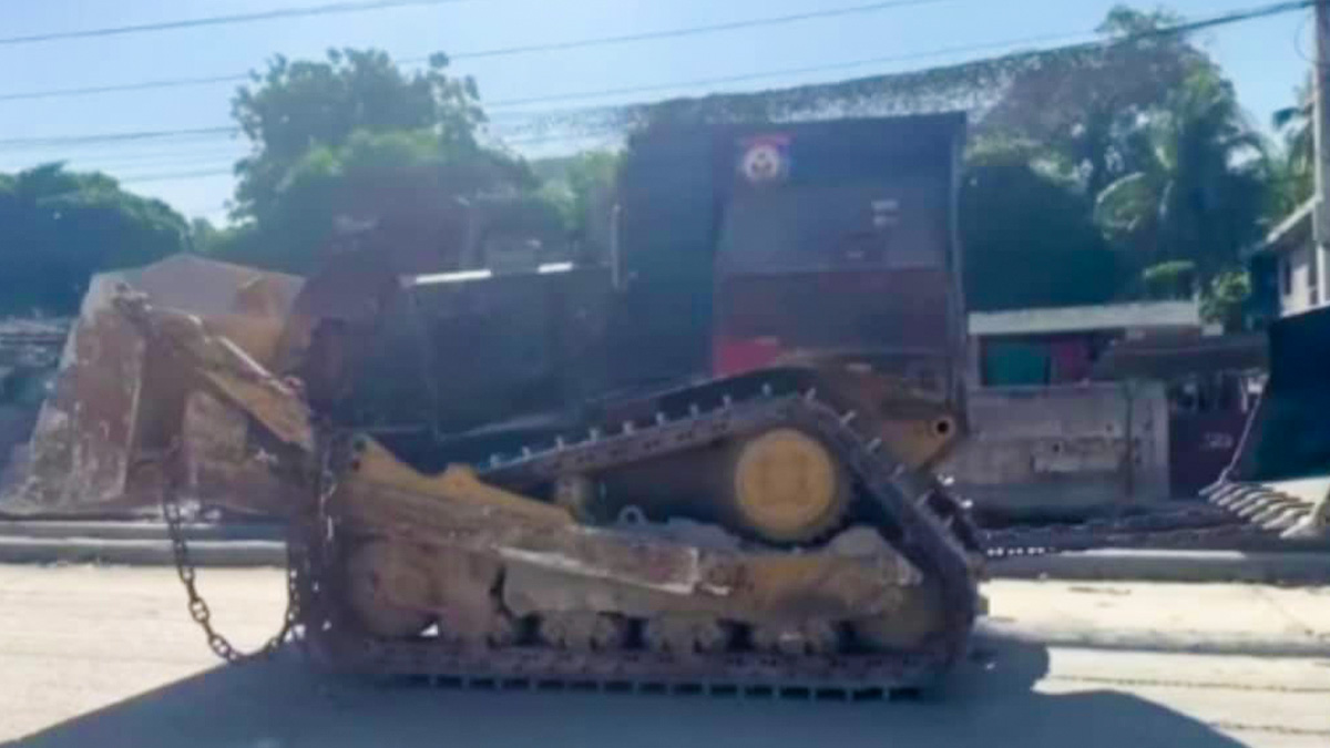 Un bulldozer de la police incendié à Mariani