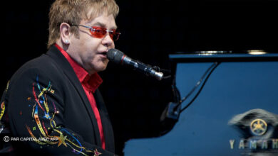 Un millier d'objets précieux d'Elton John seront vendus aux enchères pour 10 millions de dollars