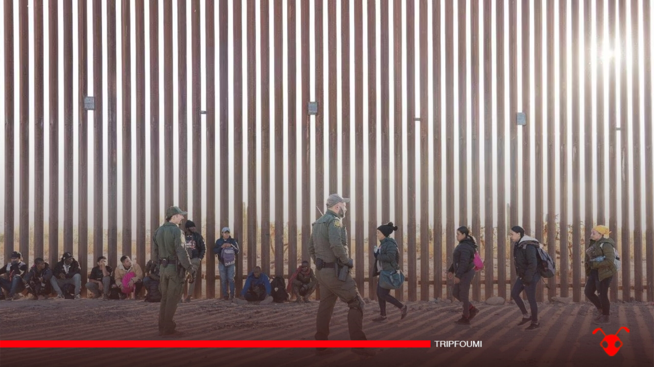 Des migrants affrontent des gardes frontaliers pour entrer aux États-Unis